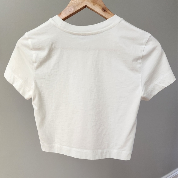 Wilfred Free Weekend T-Shirt - Picture 2 of 14